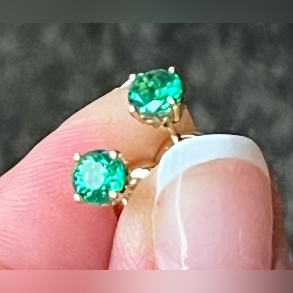 EMERALD STUDS—GORGEOUS TO THE MAX—ROUND .97 TCW UNTREATED-NO HEAT EMERALDS 14KT - Picture 3 of 15